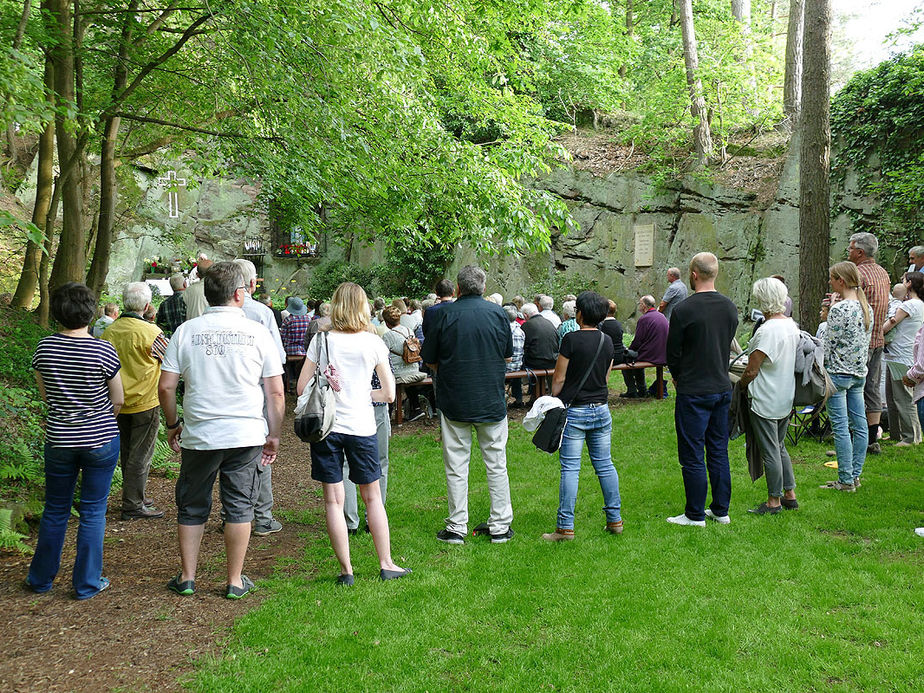 Baunataler Wallfahrt zur Naumburger Fatima Grotte (Foto: Karl-Franz Thiede)